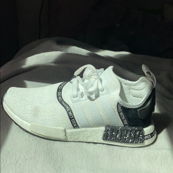white adidas nmds